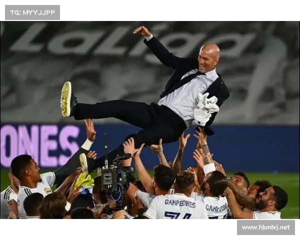 如何判断齐达内巅峰时期的表现标准与足球生涯的关键时刻